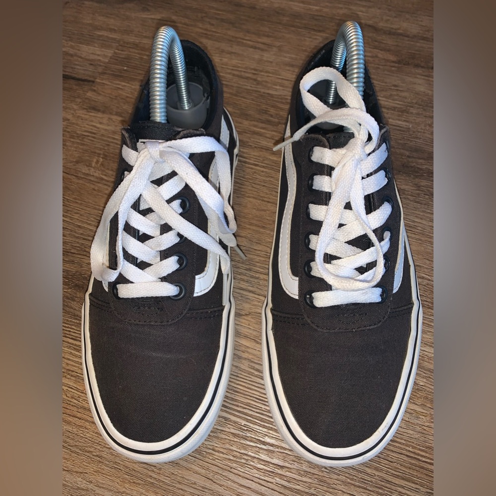 Vans Women’s lace up sneakers good used condition size 7.5.
